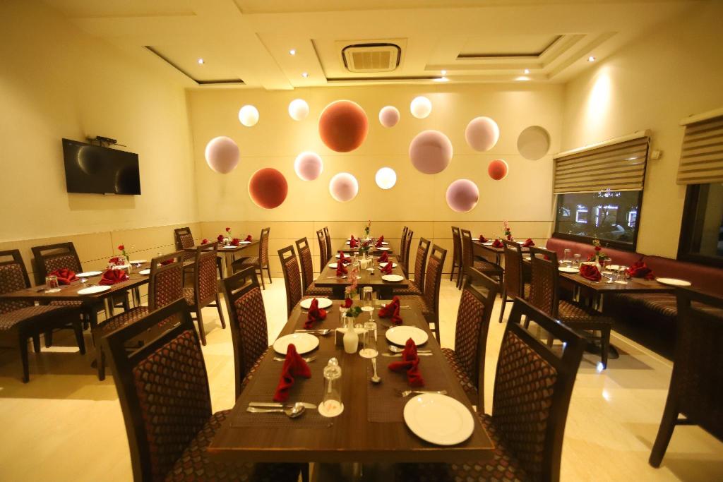 Hotel Amrapali Grand