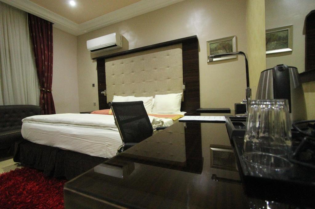 Eterno Hotels Limited