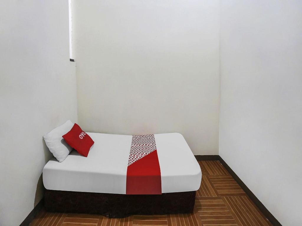 Oyo 90825 Hotel Lizha 2