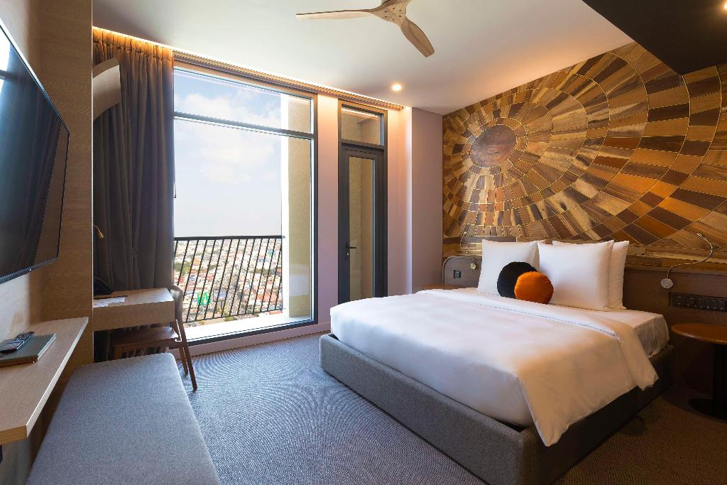 SUN & MOON, Riverside Hotel