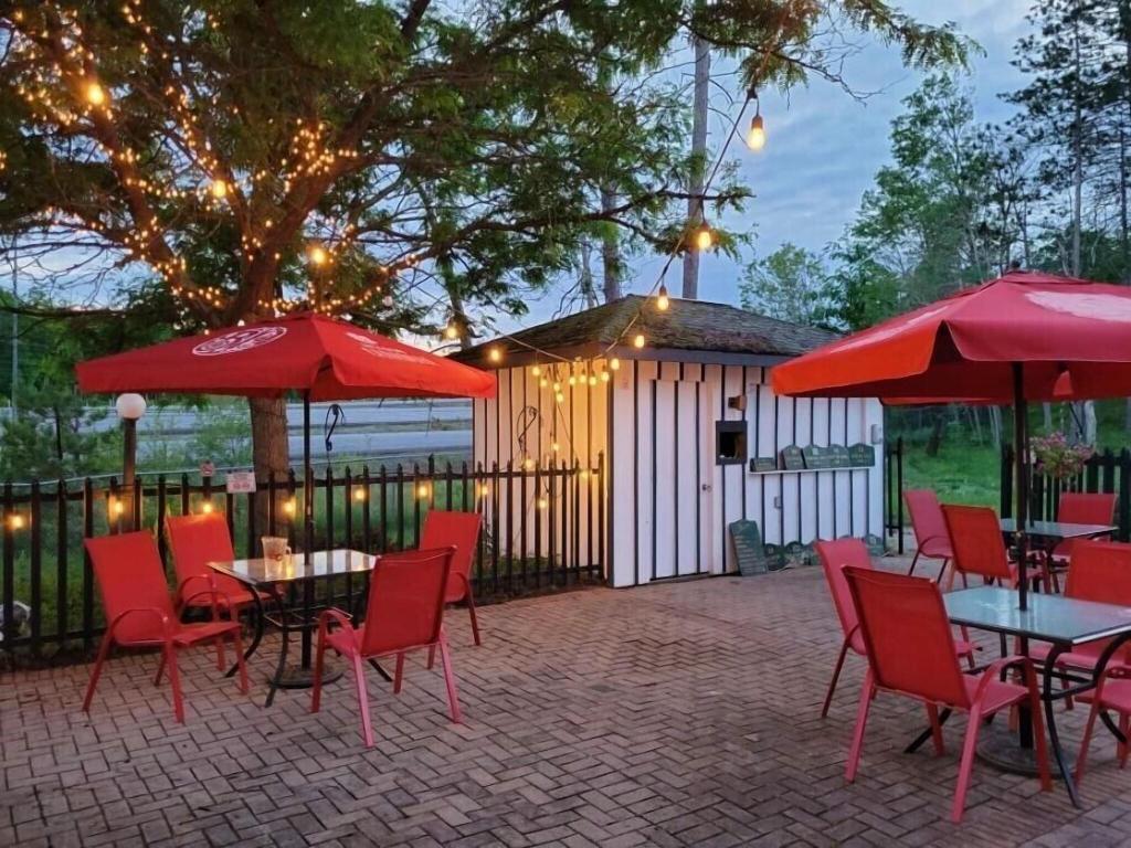 Jolly Roger Inn Resort