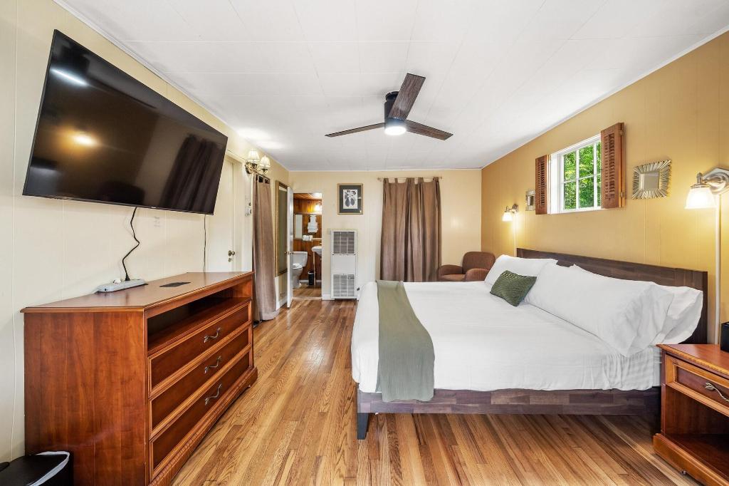 Cedarwood Inn