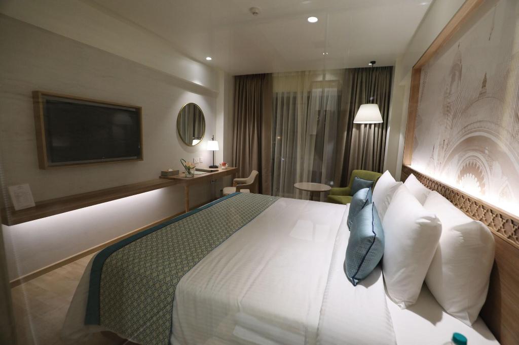 Bellevue Sarovar Portico