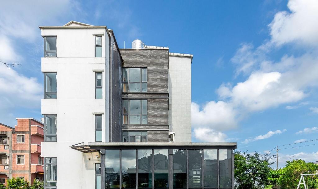 24 Degrees 42 Minutes