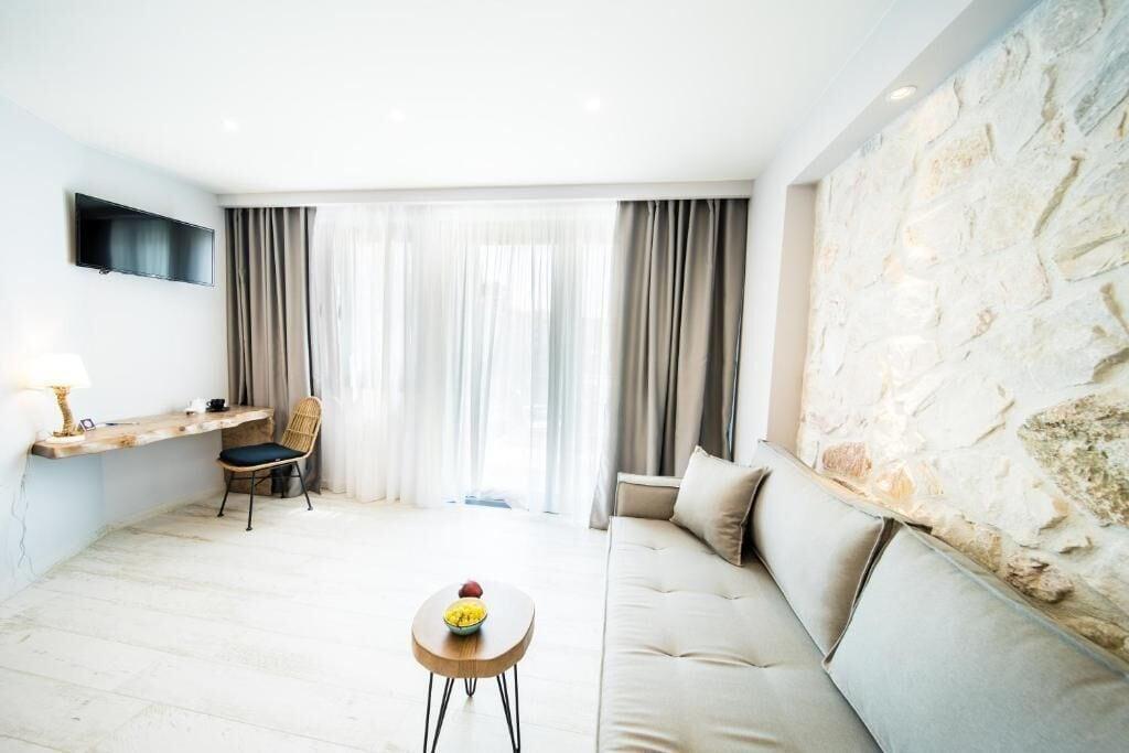 Kali Thea Suites