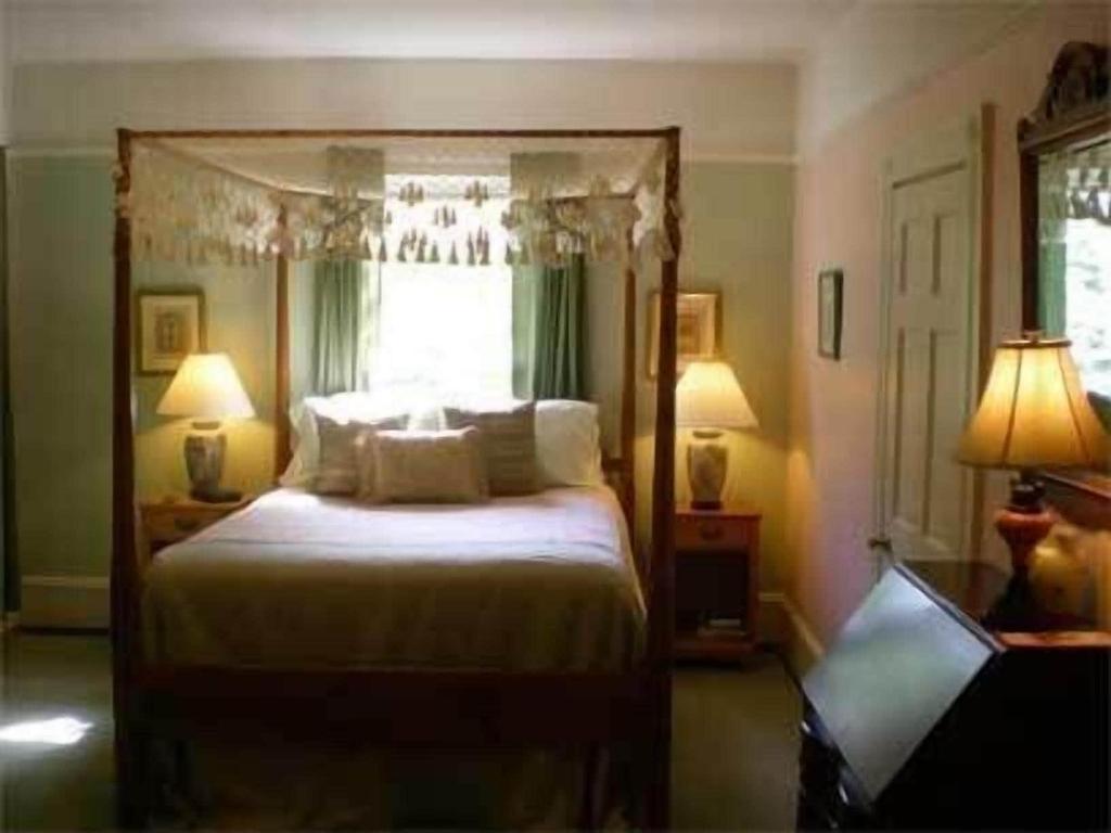 Oak Manor Inn