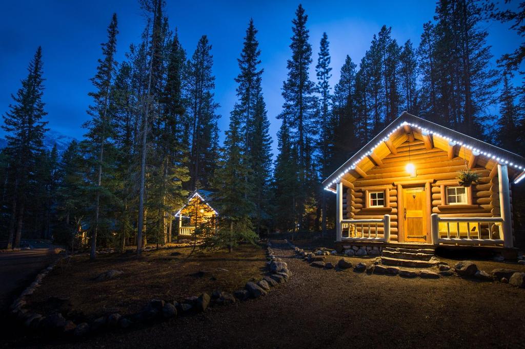Storm Mountain Lodge Cabins Dining