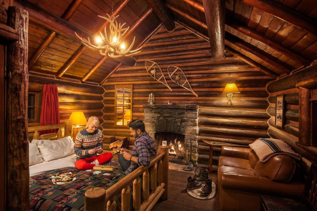 Storm Mountain Lodge Cabins Dining