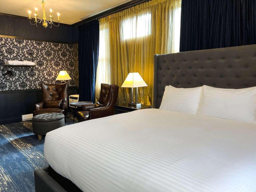 Midnight Sun Hotel