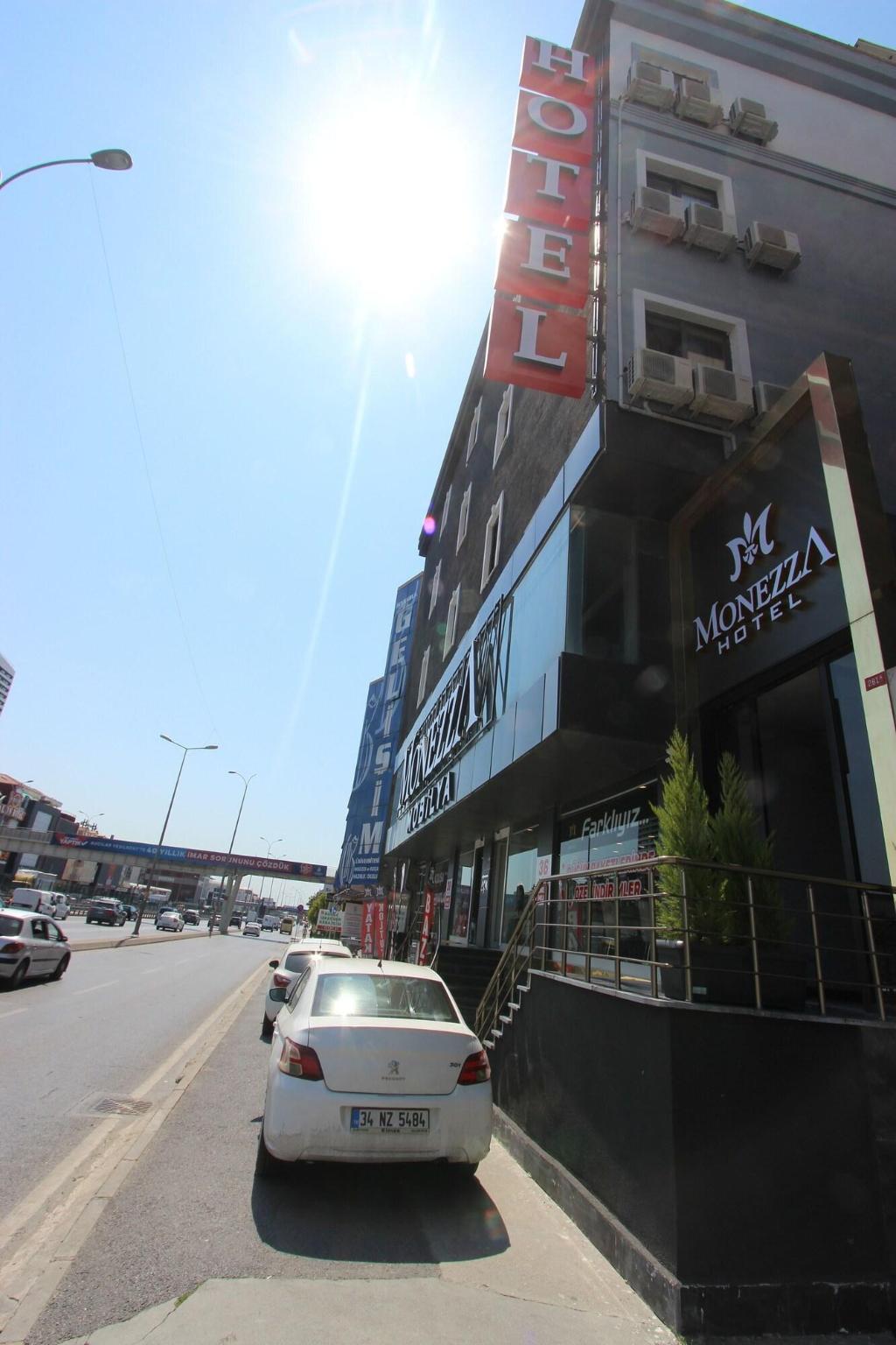 Monezza Hotel