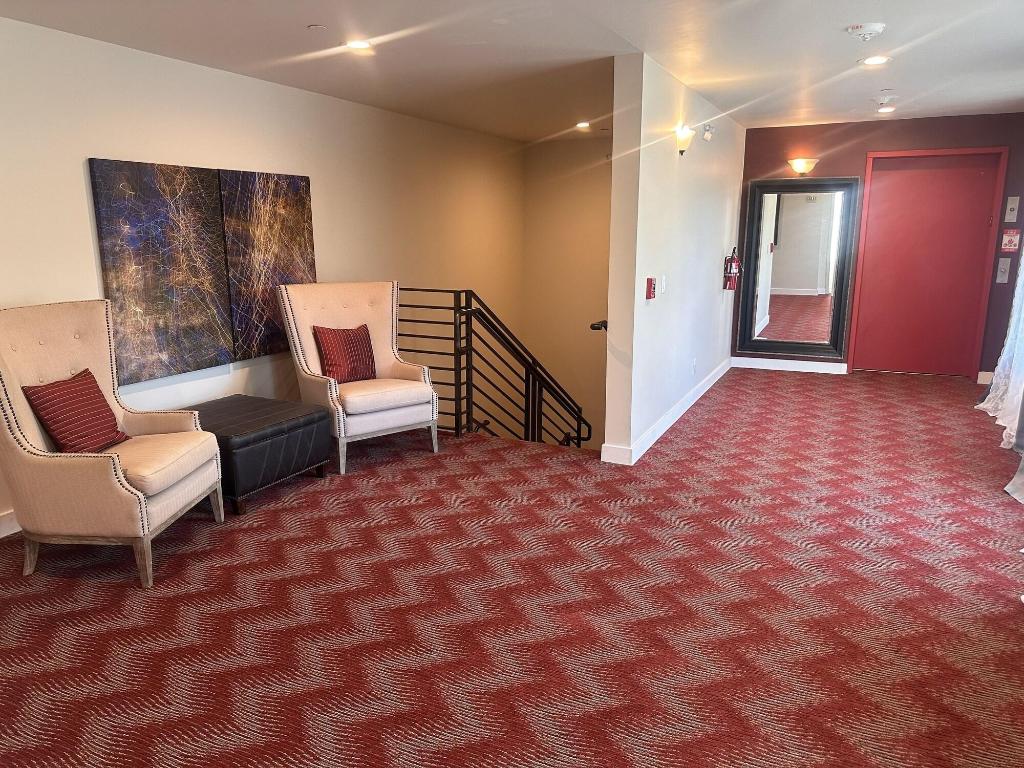 Lakeview Hotel