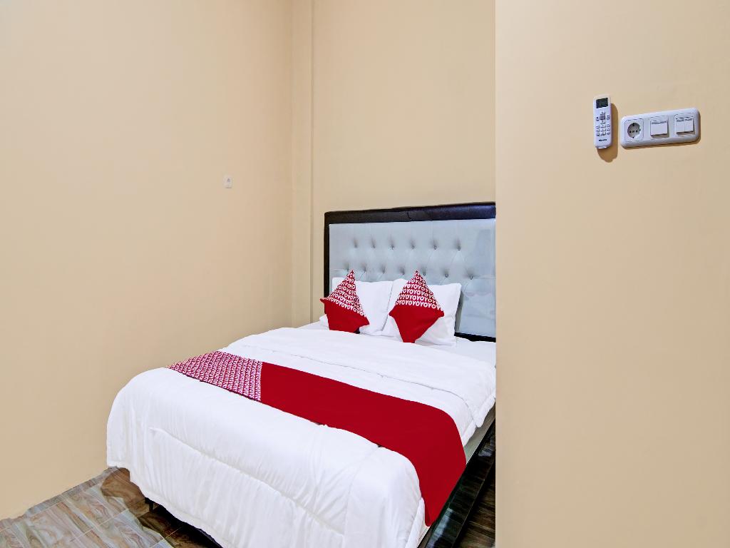 Oyo 91835 Djasur Kost