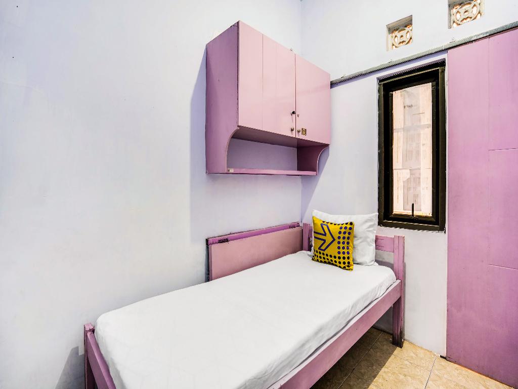 Spot On 91626 Rr Kost Putri Syariah 