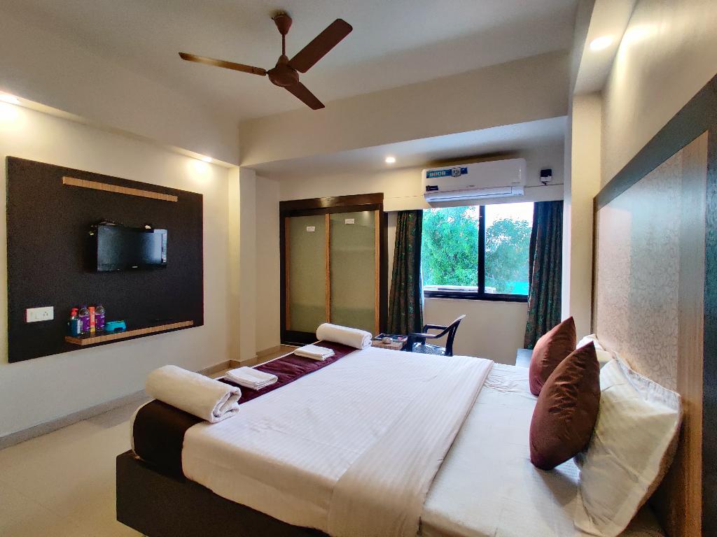 Hotel Ashwin Igatpuri Pure Veg & Jain Food