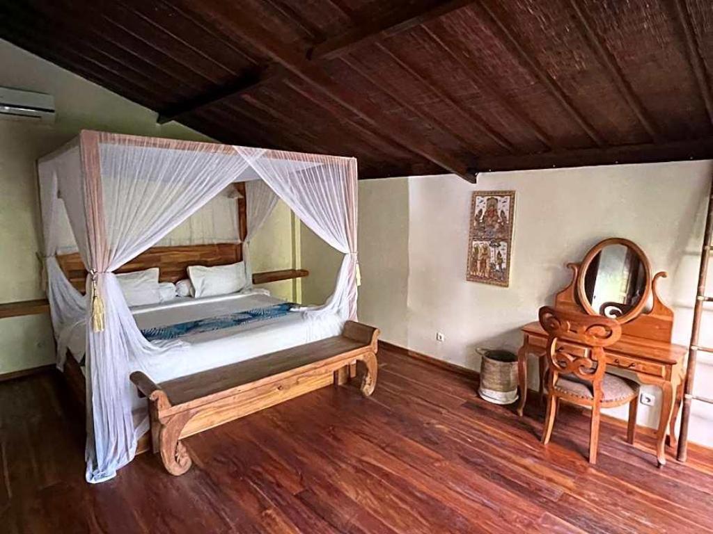 Breezy Point Villas