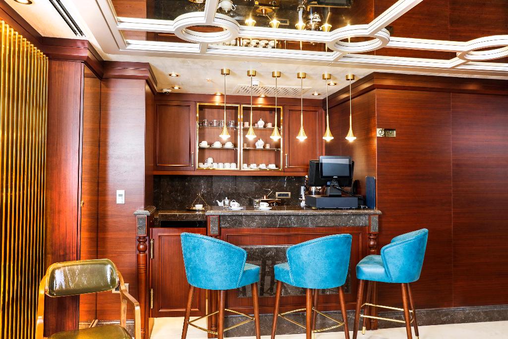 Manors Hotel