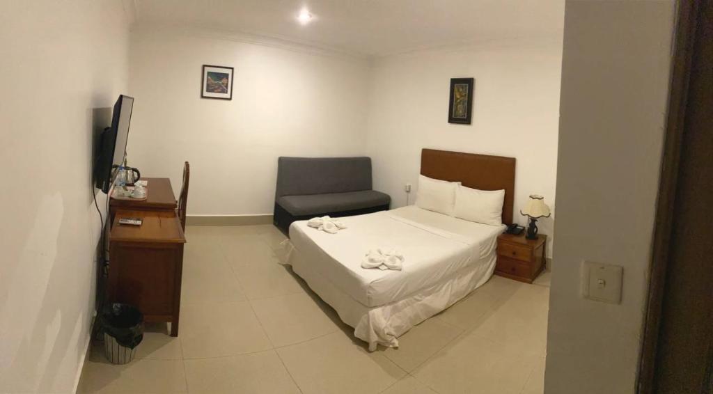 Riverside Hotel Phnom Penh