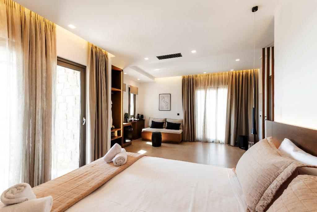 Evi Suites & Villas