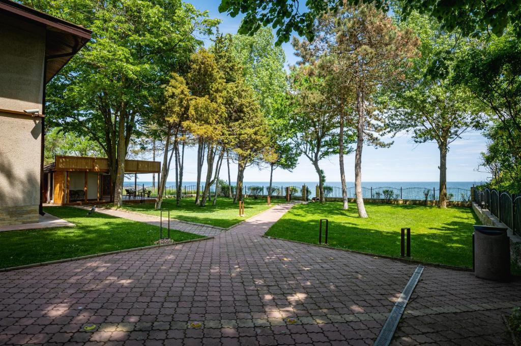 Epico Seafront & Garden Apartments