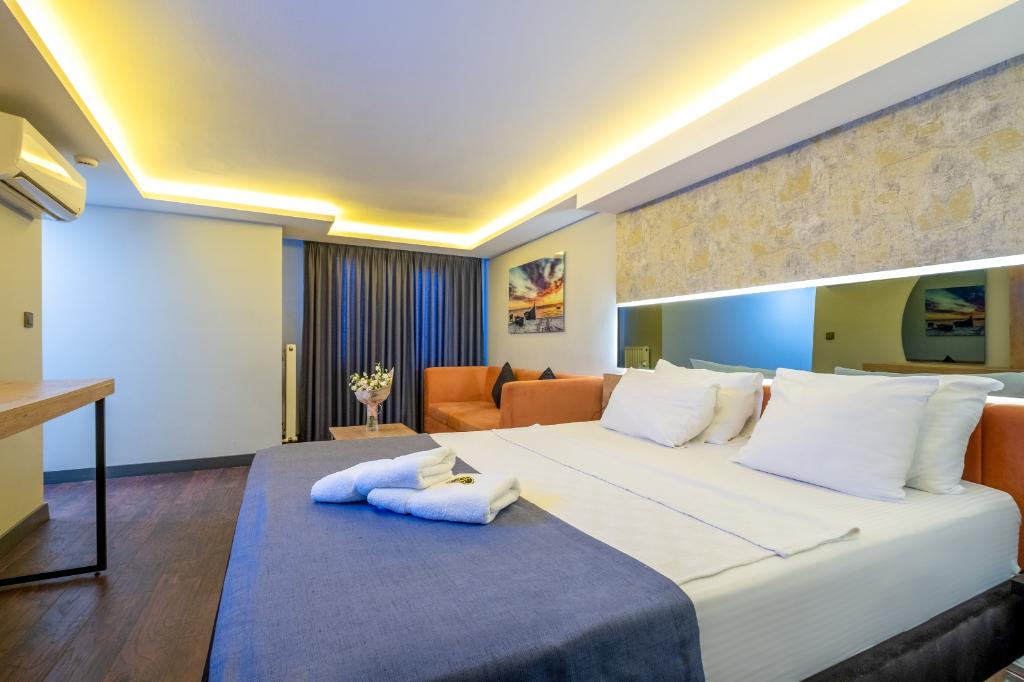 216 Bosphorus Suite