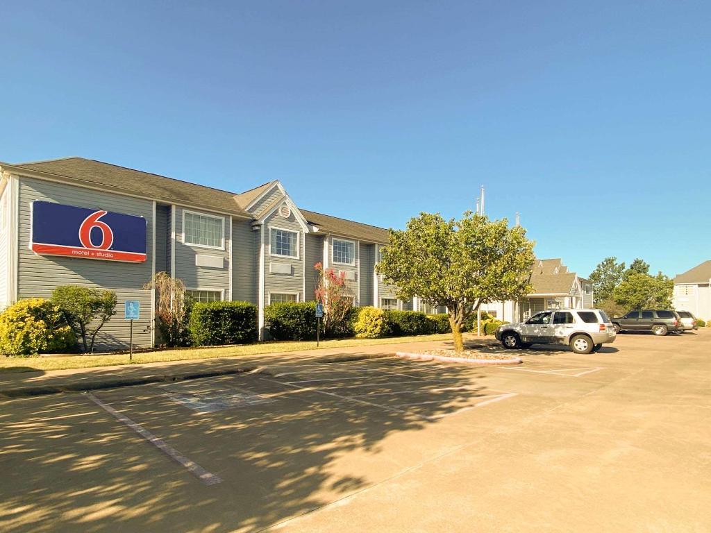 Happy Days Hotel