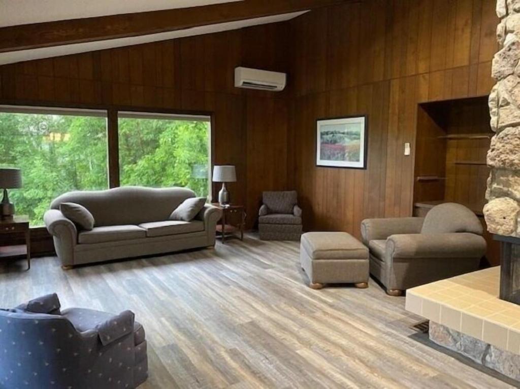Mont Du Lac Resort