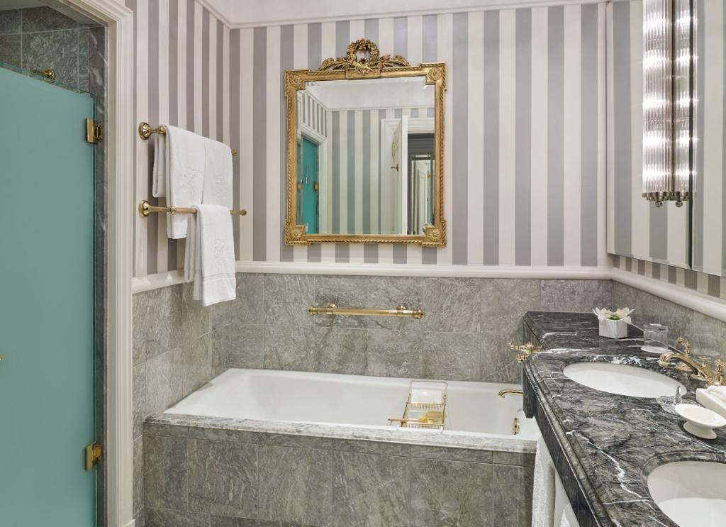 5th & 55th Residence Club