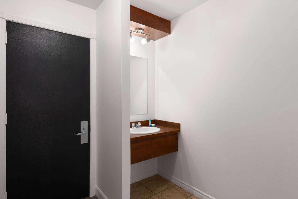 Travelodge By Wyndham Roberval photo 35