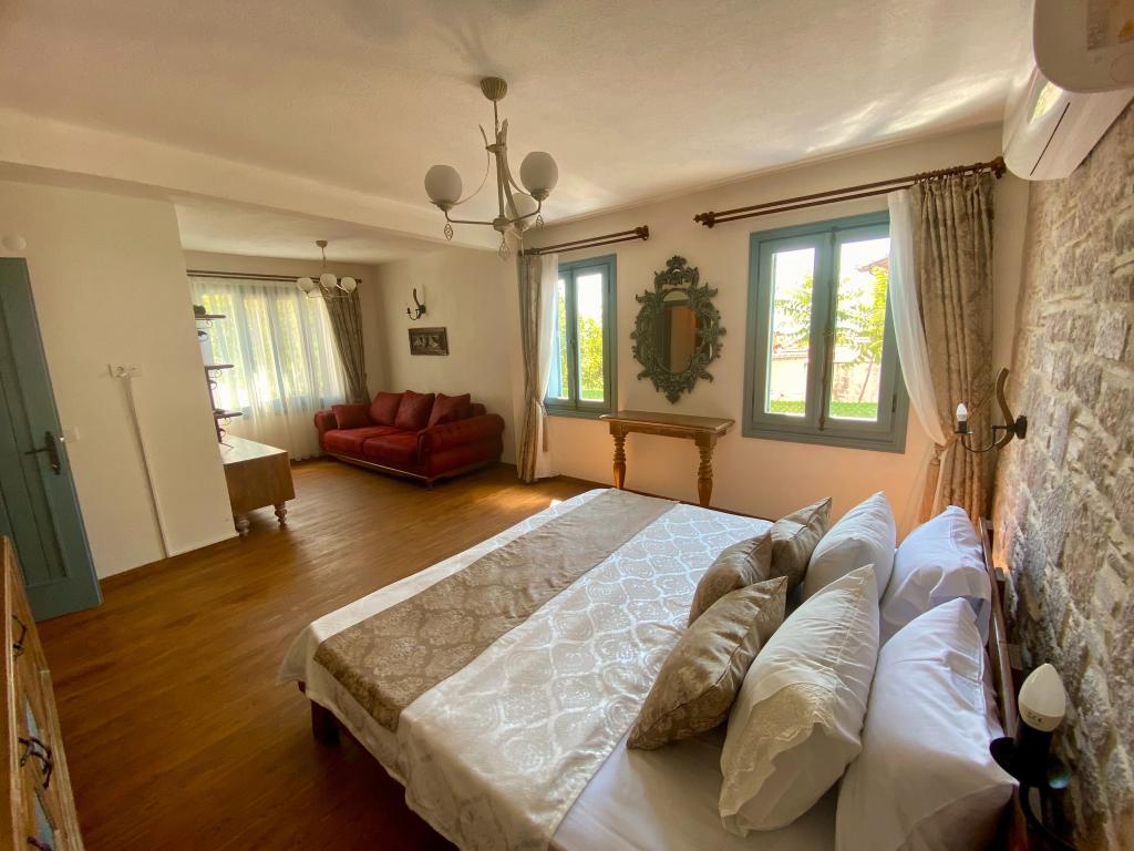 Rebetiko Luxury Hotel & Pool