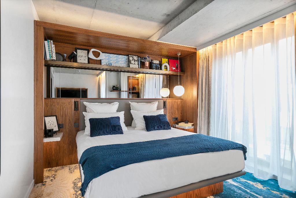 Le Card Hotel