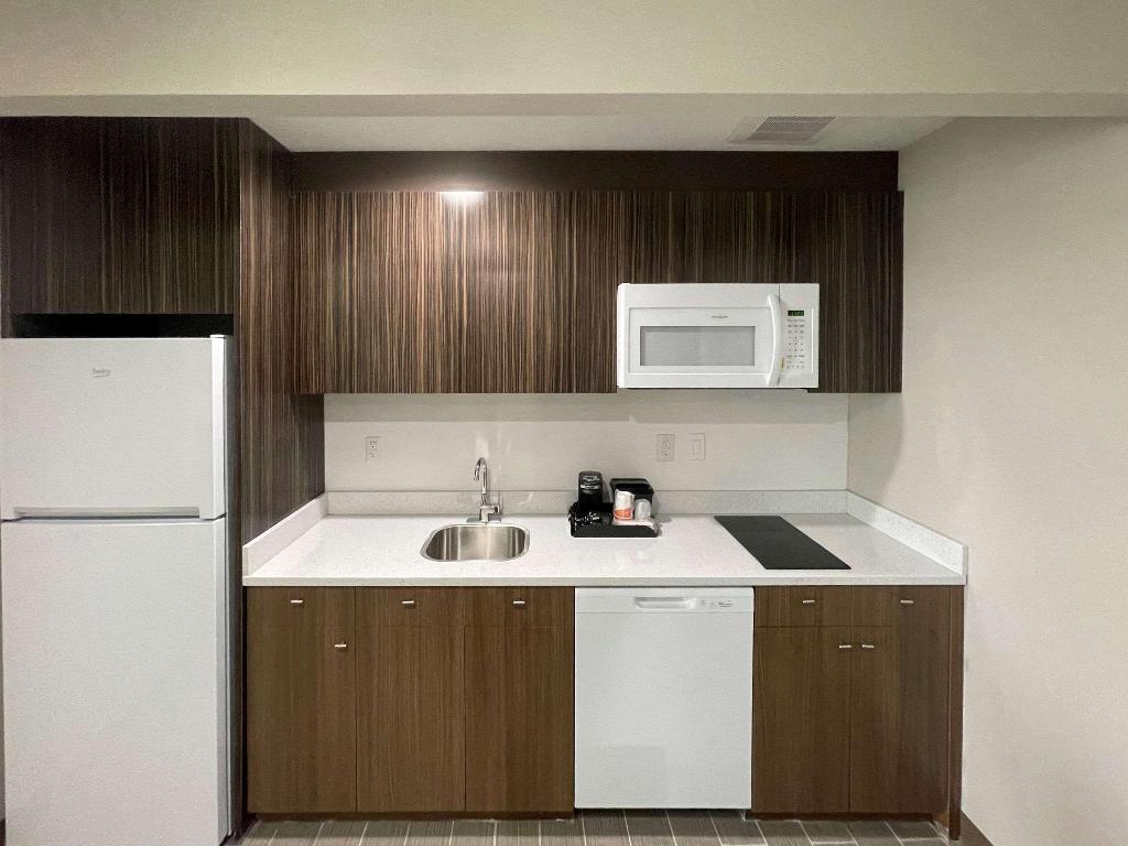 Mainstay Suites Bronx