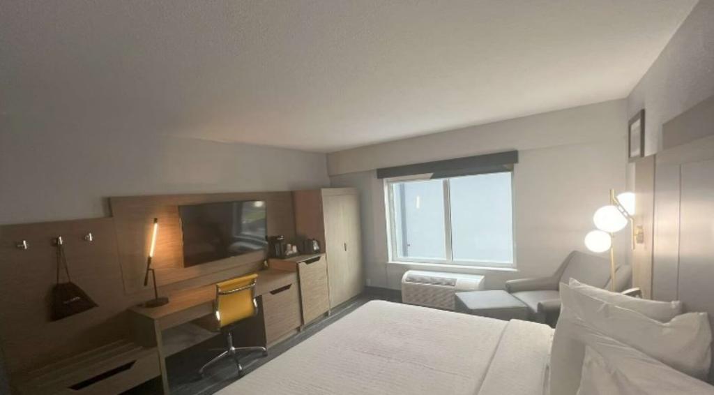 Best Western Plus Mobile Inn & Suites