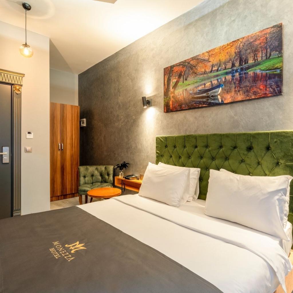 Monezza Hotel