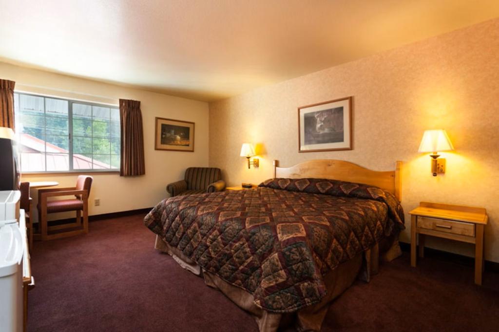 Summit Inn