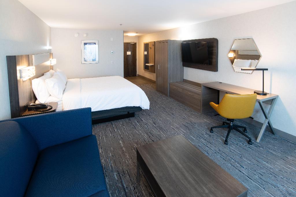 Holiday Inn Express Suites Moose Jaw