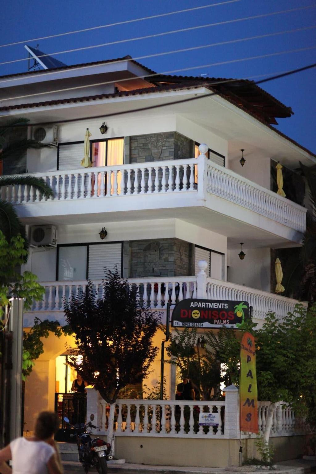 Dionisos Palms