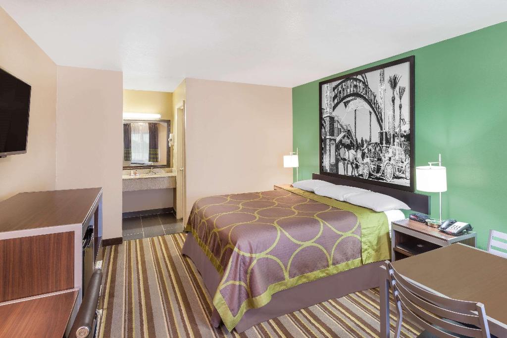 Super 8 By Wyndham Kingsville