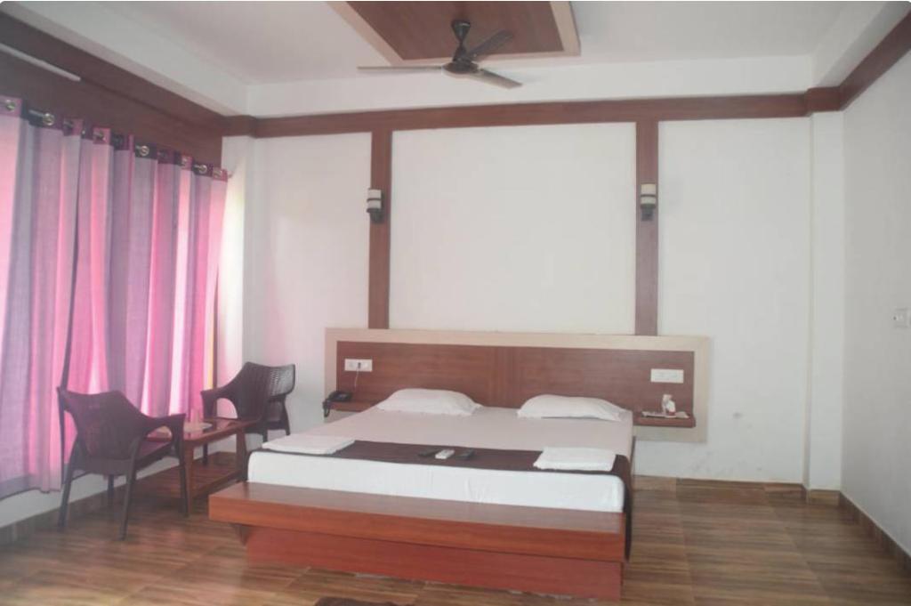 Hotel Exotica Squares
