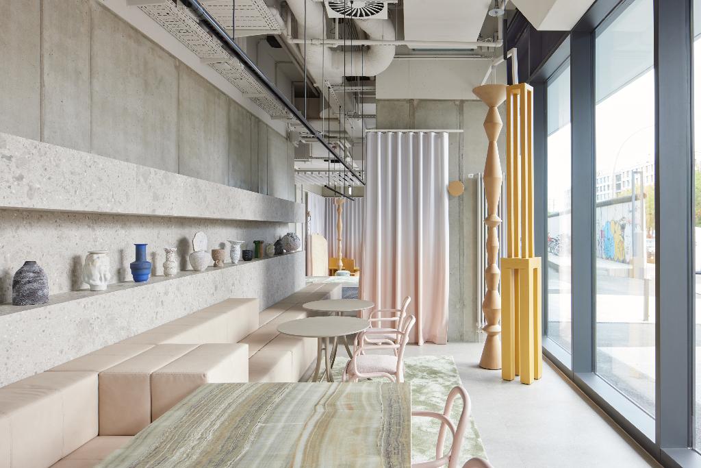 Hotel Locke at East Side Gallery, Friedrichshain, Deutschland, Berlin. Großes 1