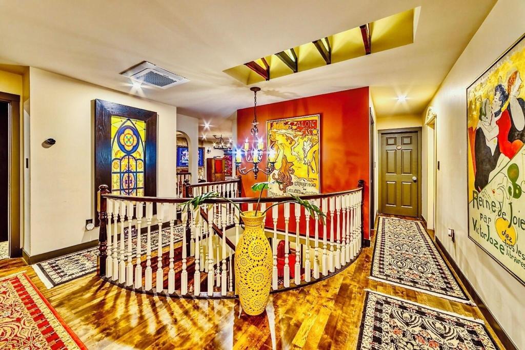 Neocolonial Nouveau Kensington Vacation Home