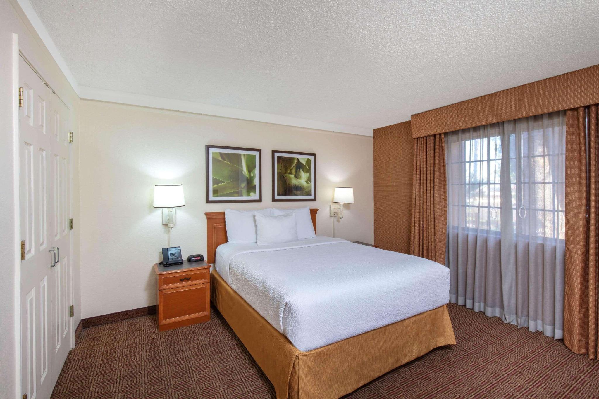 hotel-thumb
