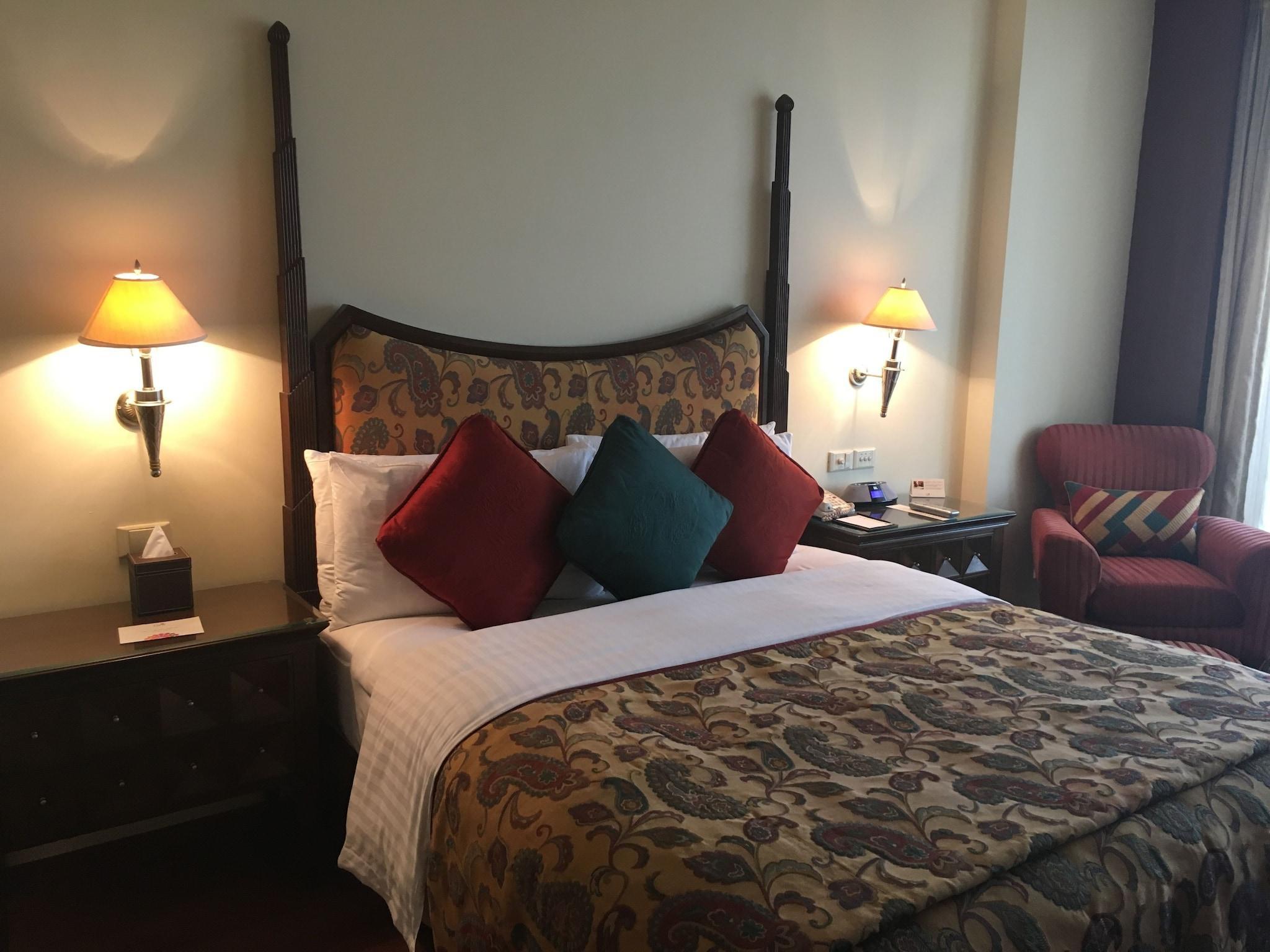 EXECUTIVE, SUITE, KING BED