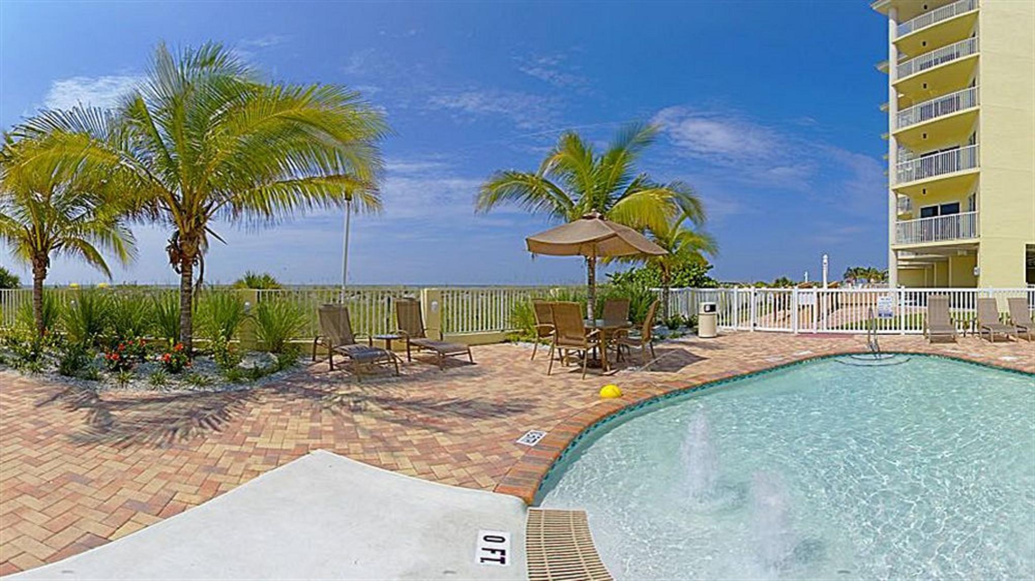 Sunset Vistas Beachfront Suites en St. Petersburg