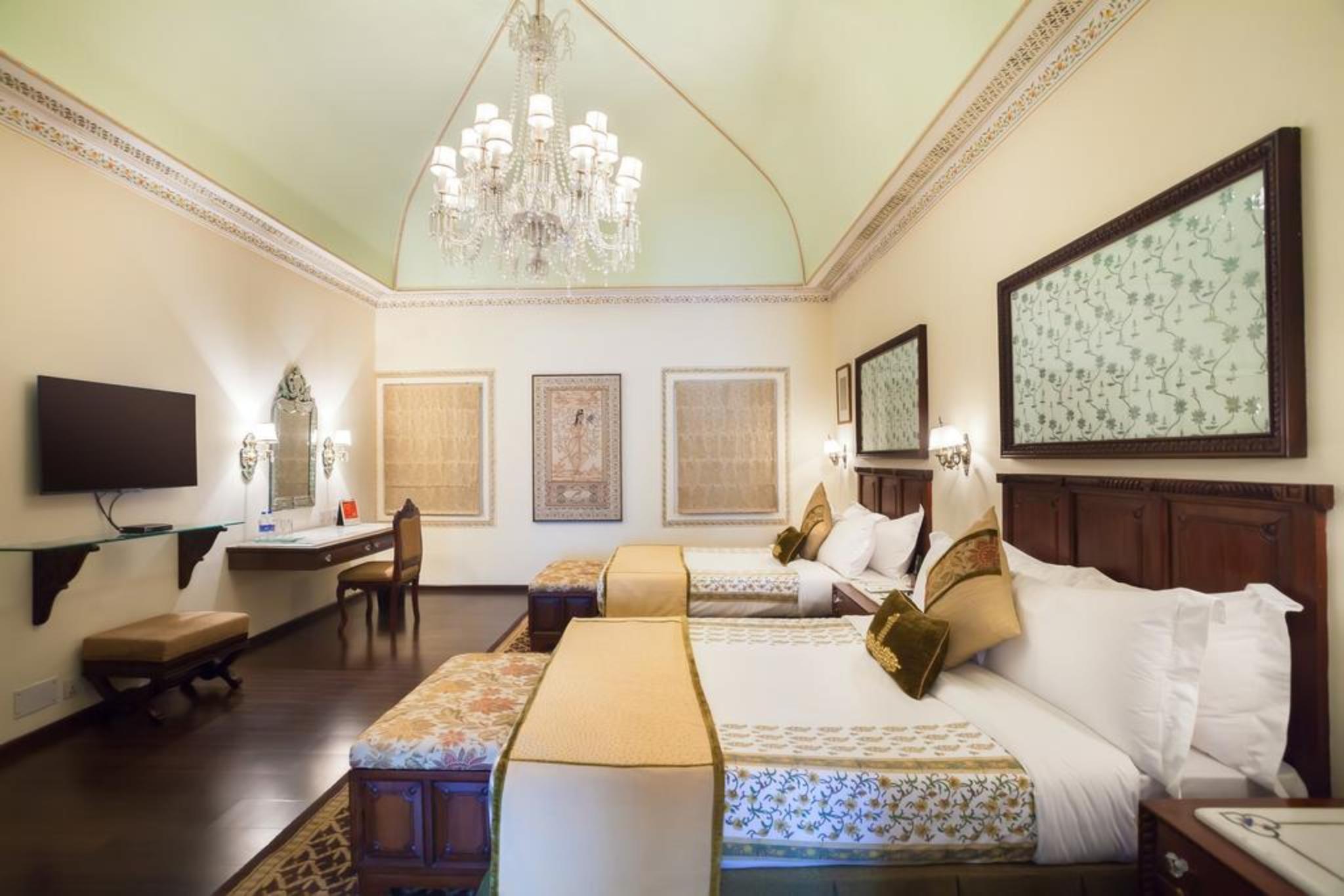 Deluxe Premium Suite 1 Bedroom King Bed