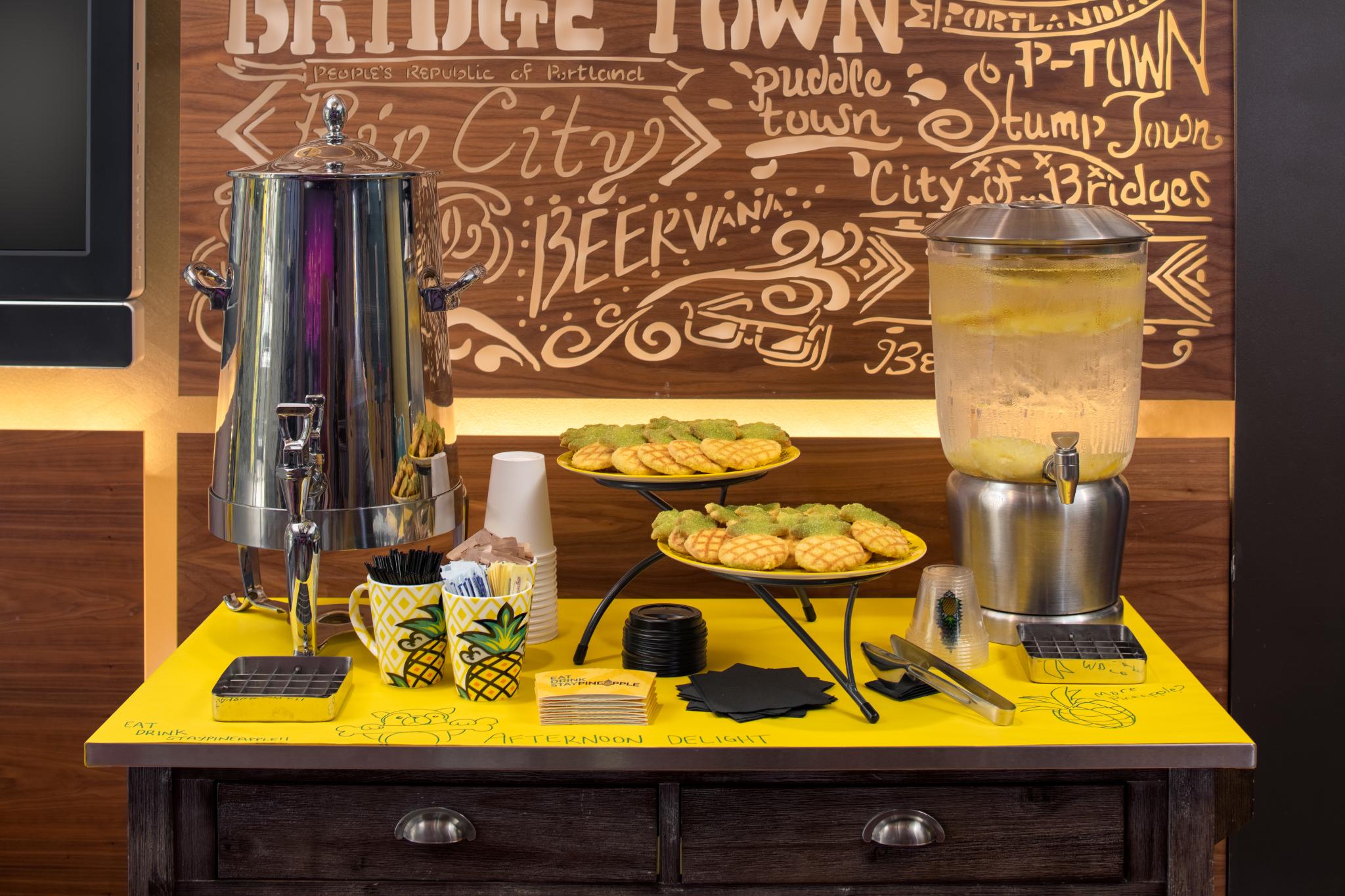 Staypineapple at Hotel Rose en Portland area