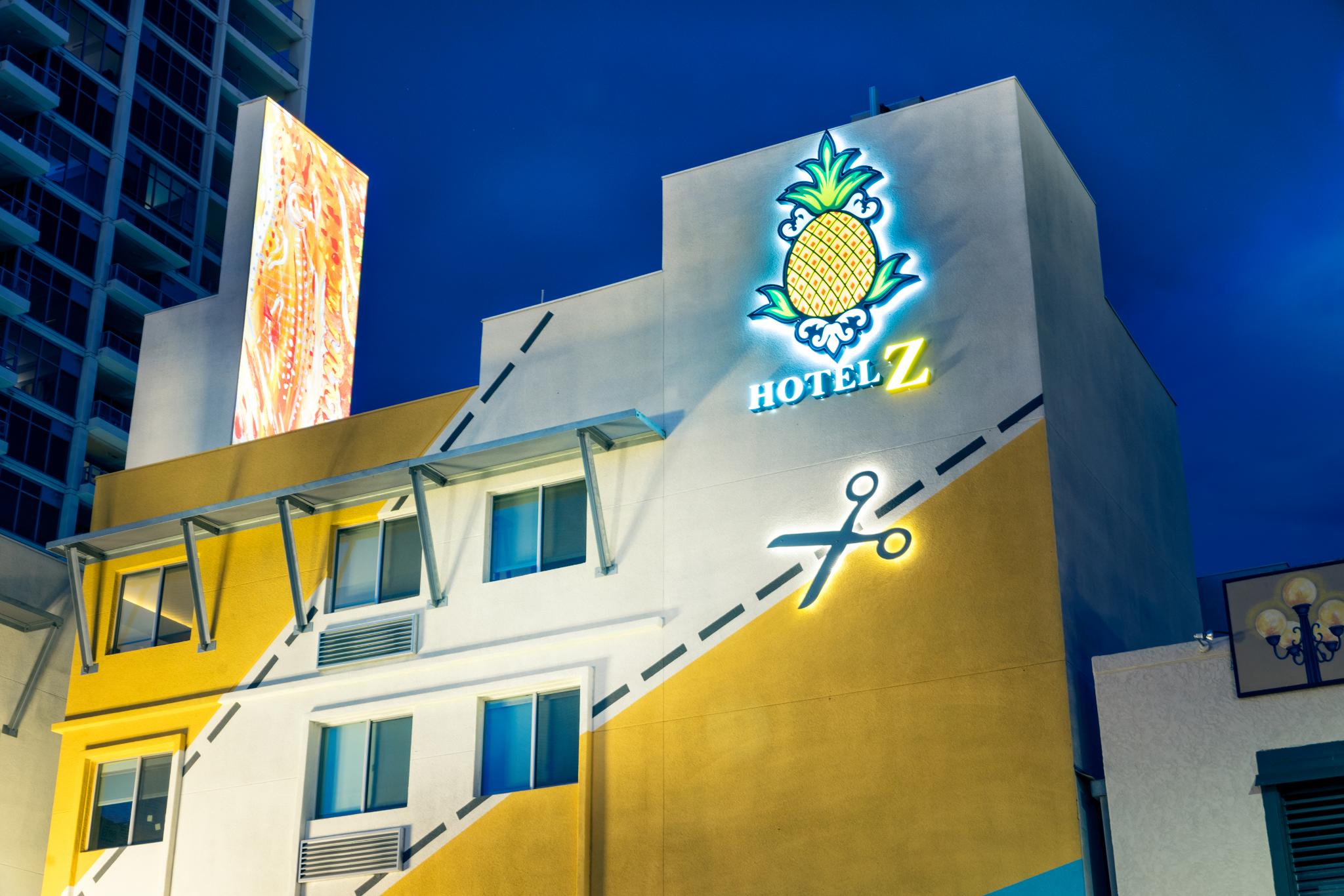Staypineapple at Hotel Z en San Diego area