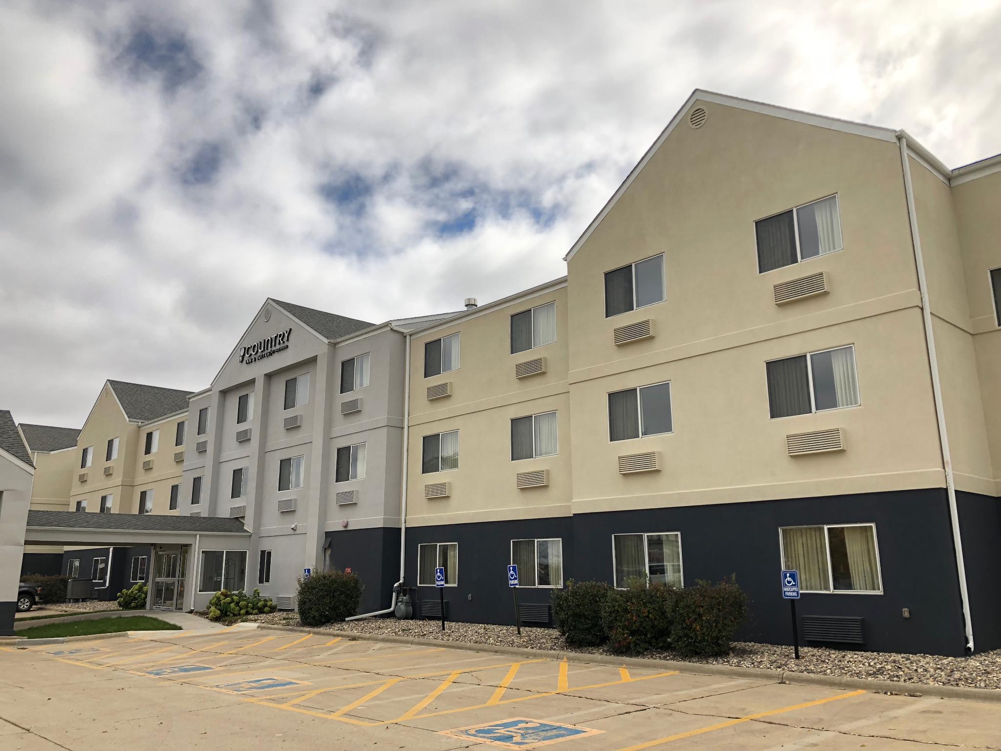 Country Inn & Suites by Radisson, Brookings, SD en De Smet area