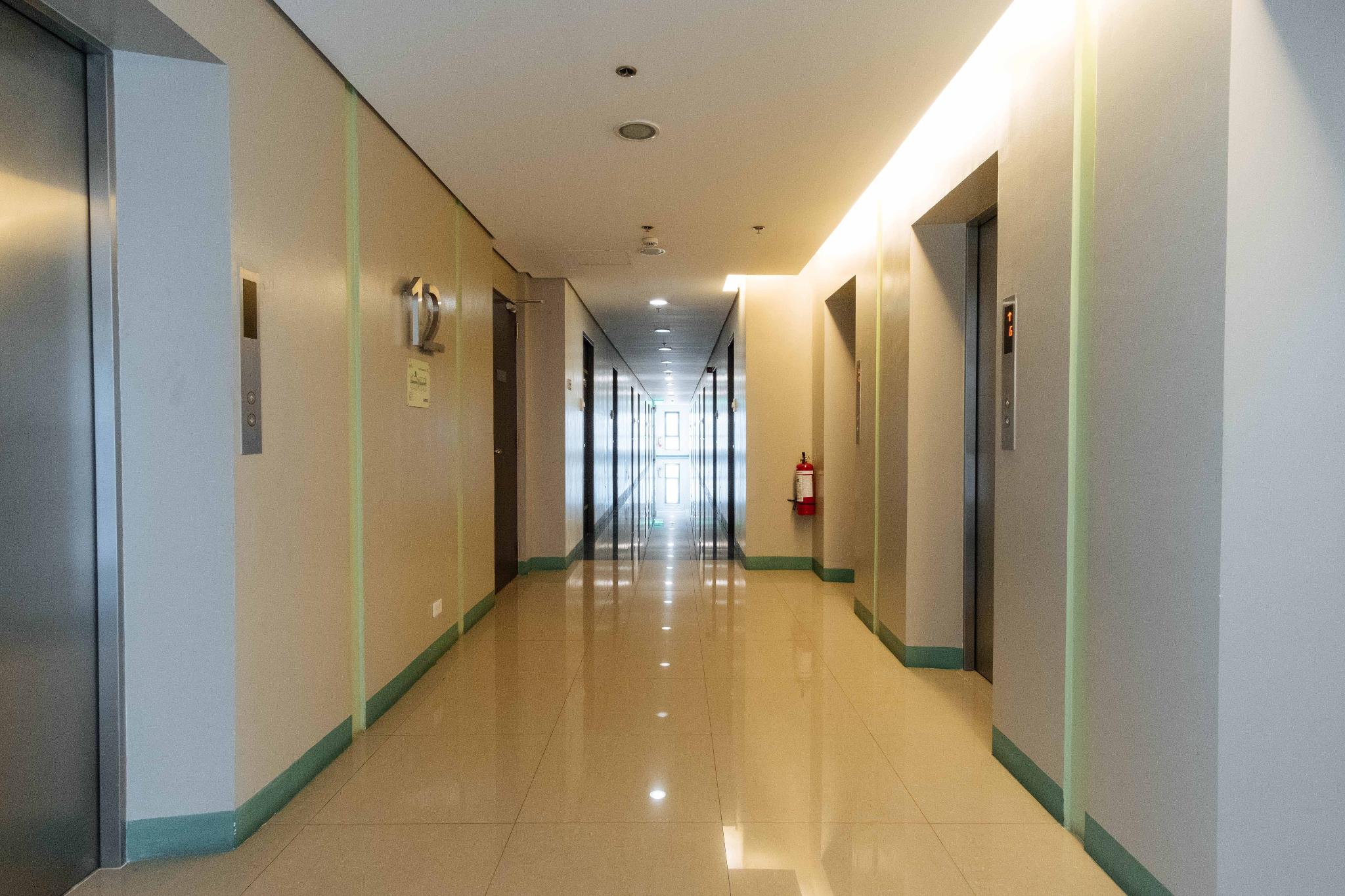 RedDoorz Premium near MRT North Avenue Station