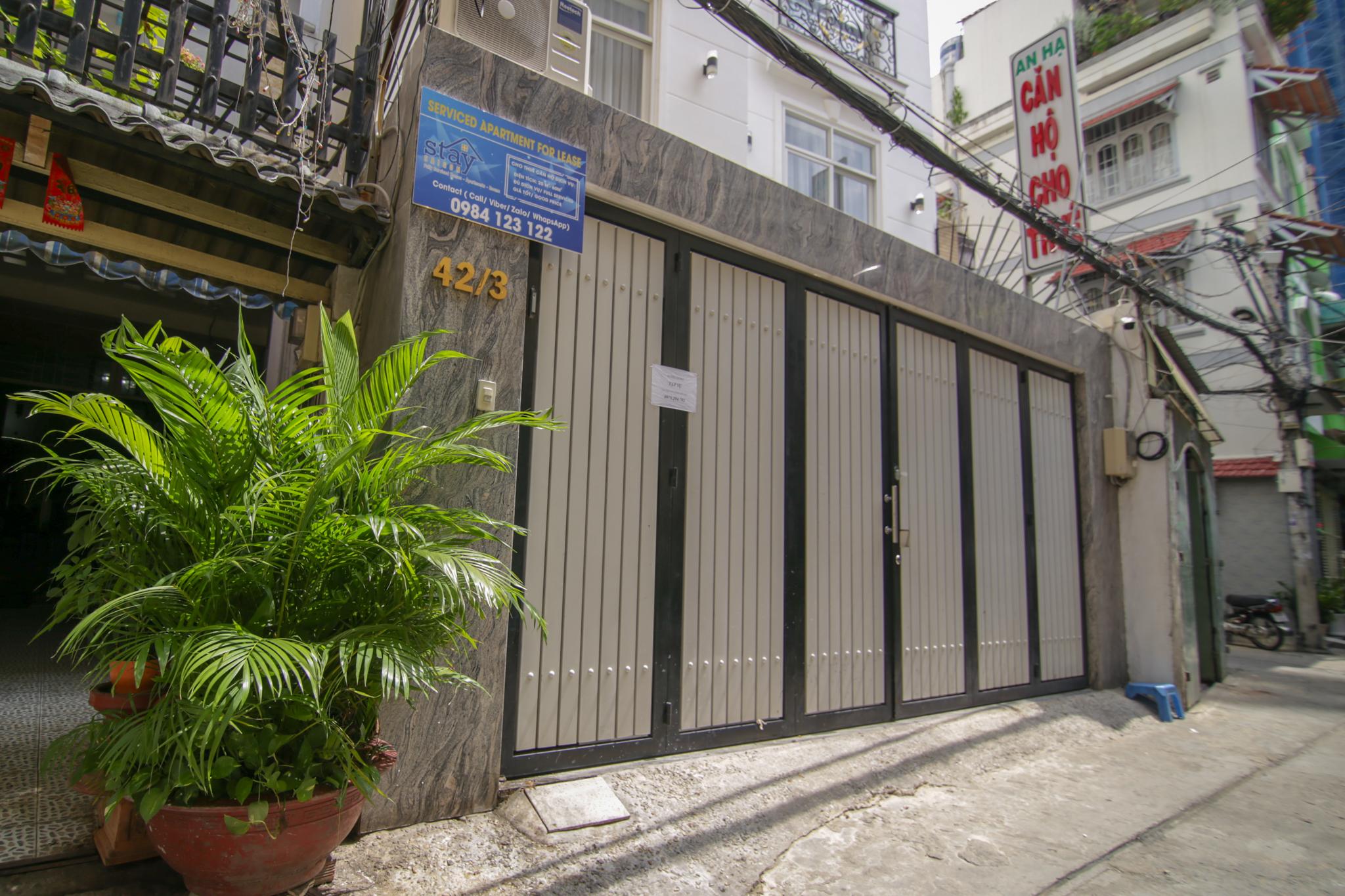 RedDoorz near Quan Khu 7 Stadium