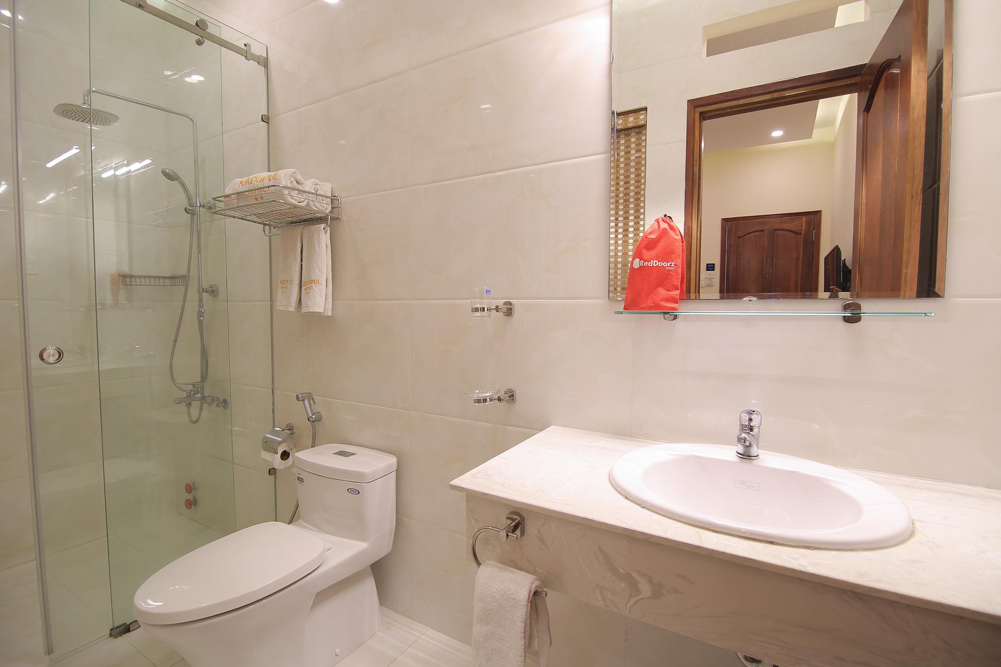 RedDoorz Premium @ Nguyen Thai Son Street